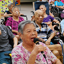 小夫妻樂團表演 